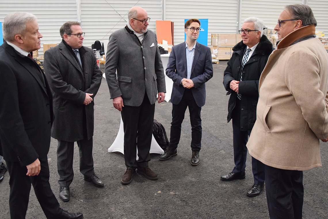 Vor-Ort-Gespräch im „Logistik-Zentrum Hochwasser Ahr“