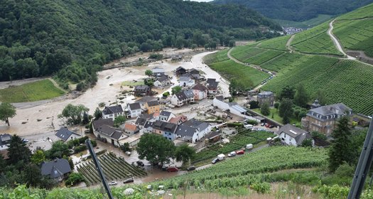 Die Ortschaft Dernau am Tag nach der Flutkatastrophe